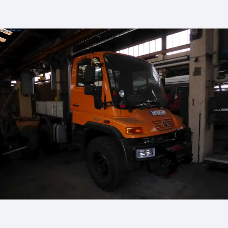 Likwidacja magazynu firmy usługowej, pojazdy, wyposażenie magazynu-2