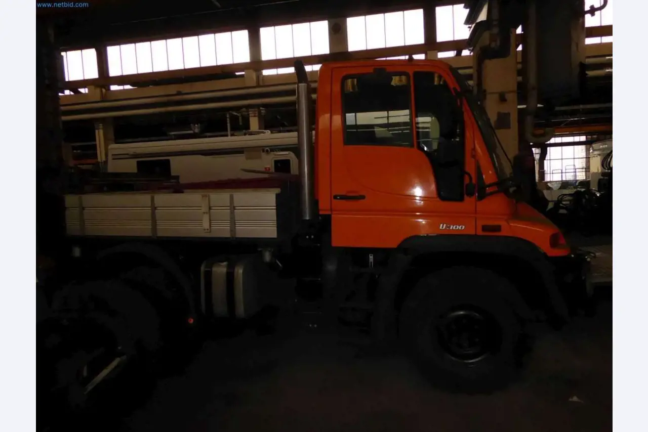 Likwidacja magazynu firmy usługowej, pojazdy, wyposażenie magazynu-3