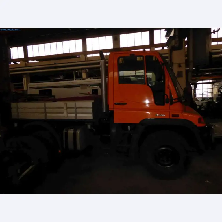 Likwidacja magazynu firmy usługowej, pojazdy, wyposażenie magazynu-3