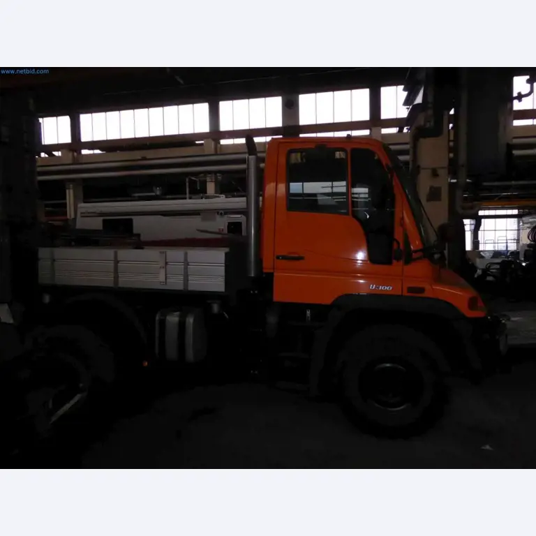 Likwidacja magazynu firmy usługowej, pojazdy, wyposażenie magazynu-4