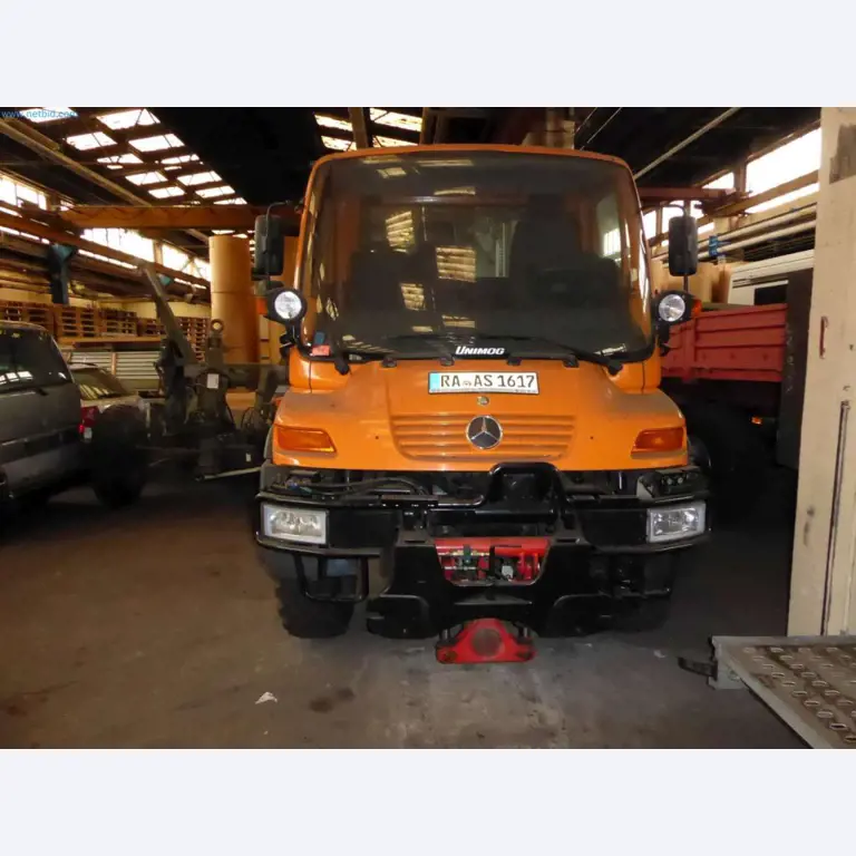 Likwidacja magazynu firmy usługowej, pojazdy, wyposażenie magazynu-5