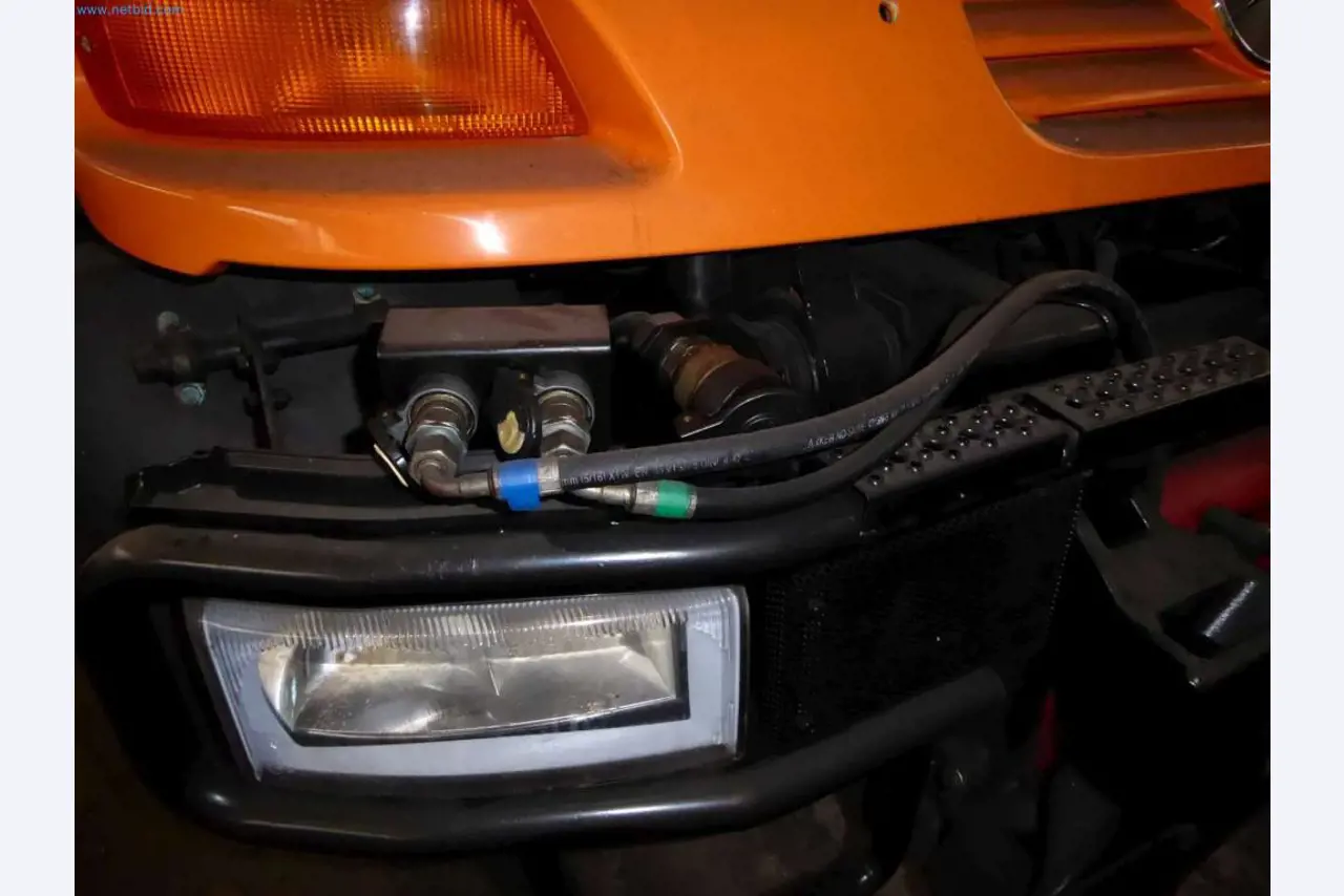 Likwidacja magazynu firmy usługowej, pojazdy, wyposażenie magazynu-6