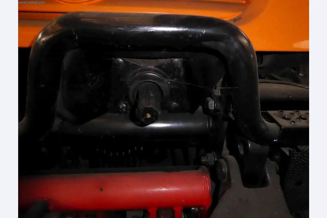 Likwidacja magazynu firmy usługowej, pojazdy, wyposażenie magazynu-7