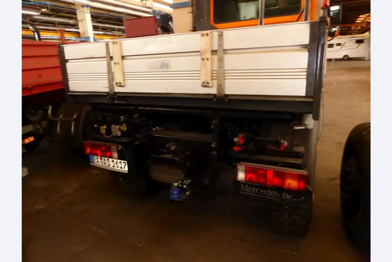 Likwidacja magazynu firmy usługowej, pojazdy, wyposażenie magazynu-9