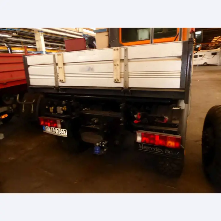 Likwidacja magazynu firmy usługowej, pojazdy, wyposażenie magazynu-9