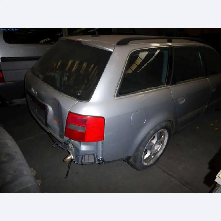 Liquidación de almacén de una empresa de servicios, vehículos, equipos de almacén-8