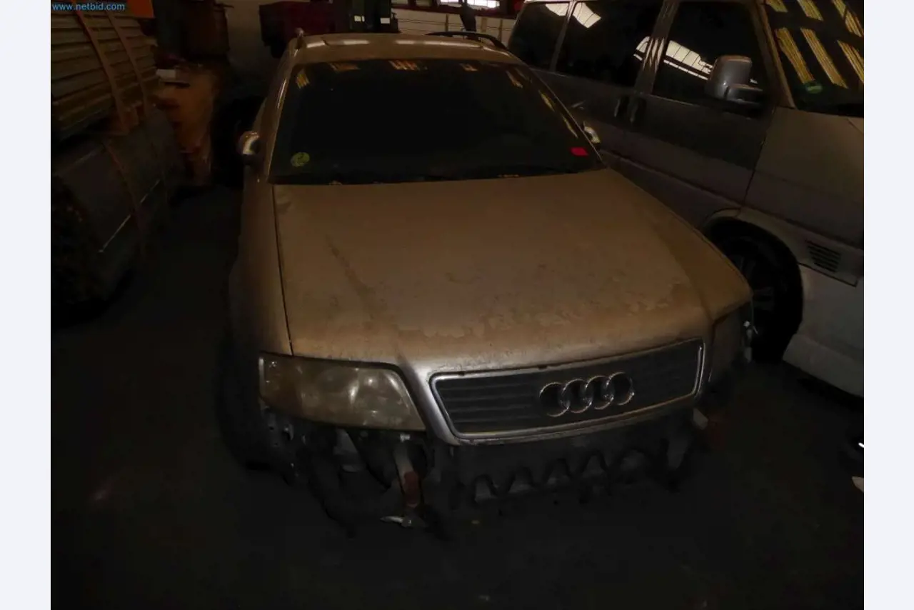 Liquidación de almacén de una empresa de servicios, vehículos, equipos de almacén-9