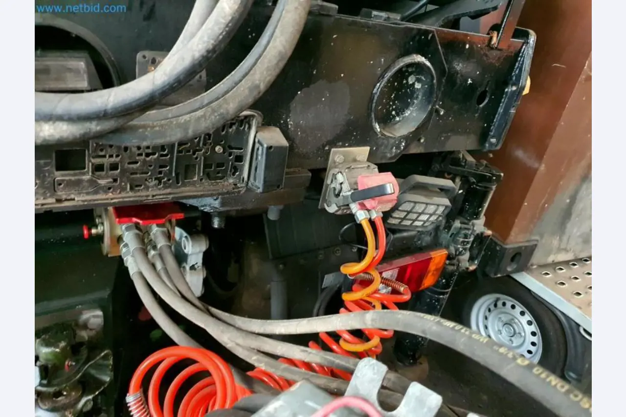 Liquidación de almacén de una empresa de servicios, vehículos, equipos de almacén-8