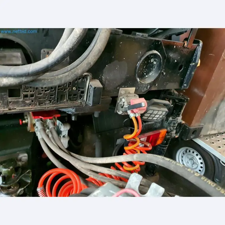 Liquidación de almacén de una empresa de servicios, vehículos, equipos de almacén-8