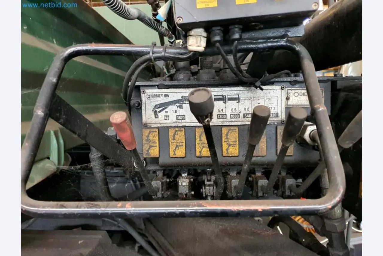 Liquidación de almacén de una empresa de servicios, vehículos, equipos de almacén-12