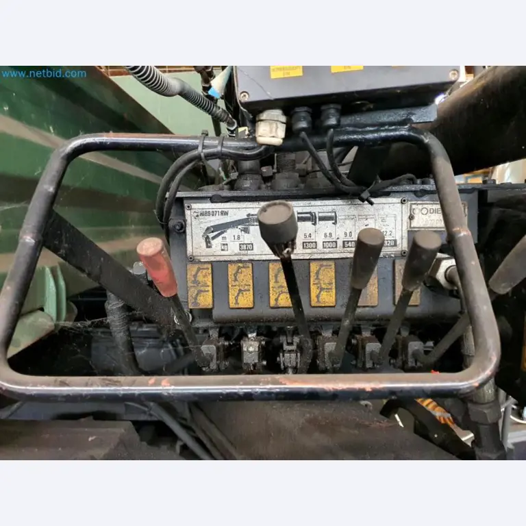 Liquidación de almacén de una empresa de servicios, vehículos, equipos de almacén-12