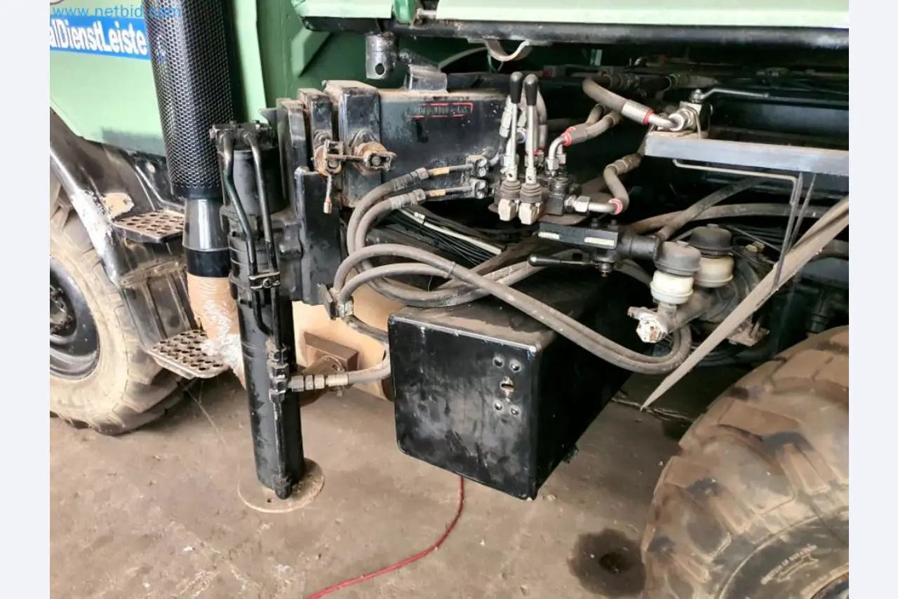 Liquidación de almacén de una empresa de servicios, vehículos, equipos de almacén-16