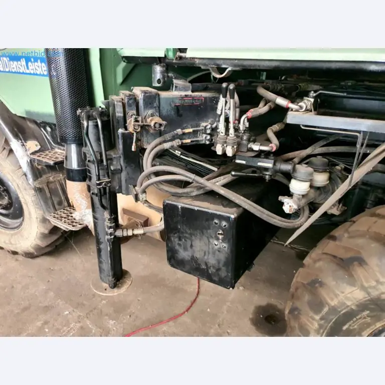 Liquidación de almacén de una empresa de servicios, vehículos, equipos de almacén-16