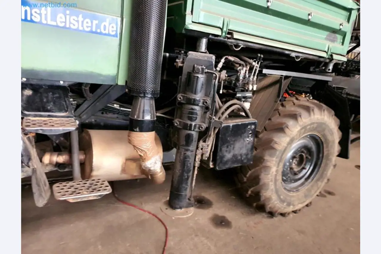 Liquidación de almacén de una empresa de servicios, vehículos, equipos de almacén-19
