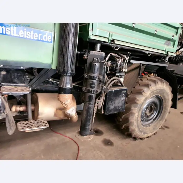 Liquidación de almacén de una empresa de servicios, vehículos, equipos de almacén-19