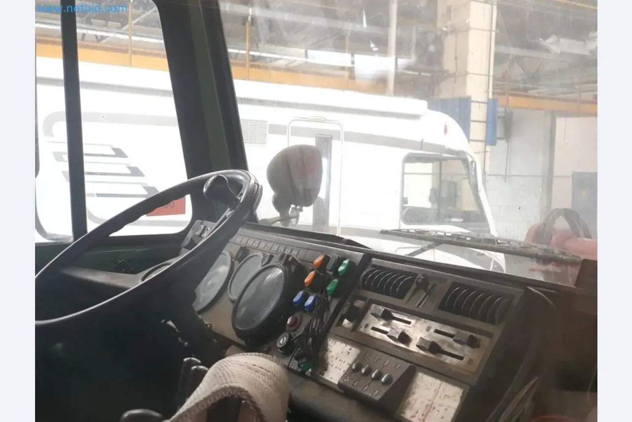 Liquidación de almacén de una empresa de servicios, vehículos, equipos de almacén-31