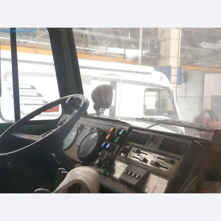 Liquidación de almacén de una empresa de servicios, vehículos, equipos de almacén-31