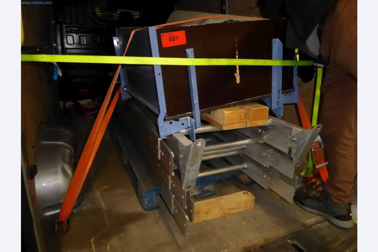 Likwidacja magazynu firmy usługowej, pojazdy, wyposażenie magazynu-2