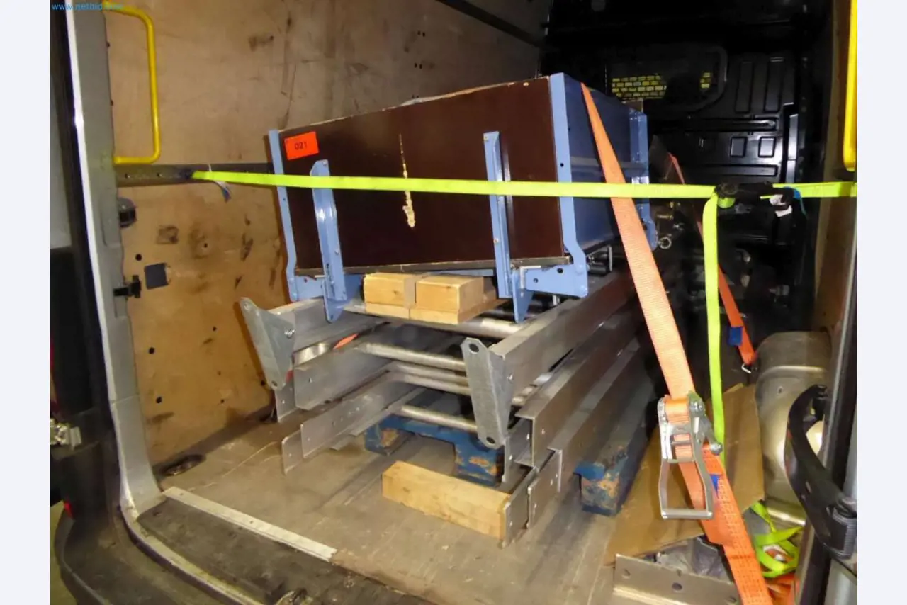 Likwidacja magazynu firmy usługowej, pojazdy, wyposażenie magazynu-3