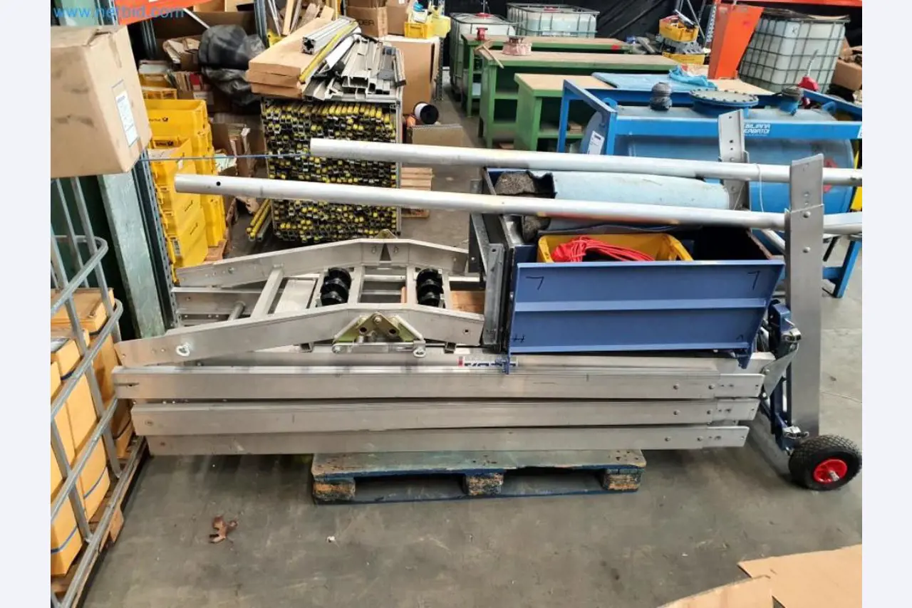 Likwidacja magazynu firmy usługowej, pojazdy, wyposażenie magazynu-5