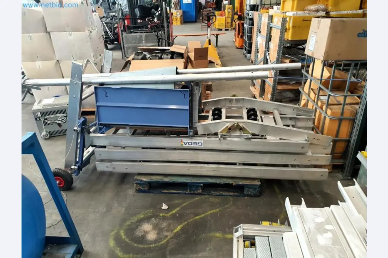 Likwidacja magazynu firmy usługowej, pojazdy, wyposażenie magazynu-6