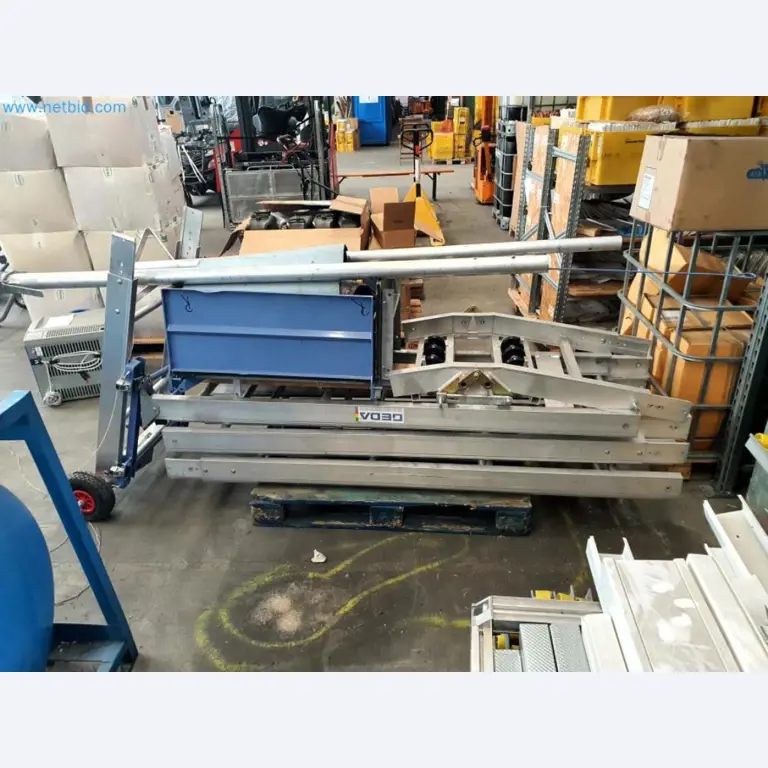 Likwidacja magazynu firmy usługowej, pojazdy, wyposażenie magazynu-6