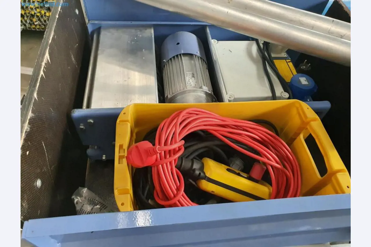 Likwidacja magazynu firmy usługowej, pojazdy, wyposażenie magazynu-7