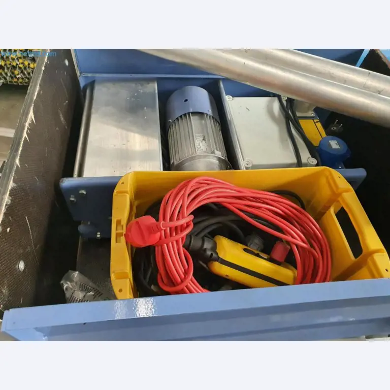 Likwidacja magazynu firmy usługowej, pojazdy, wyposażenie magazynu-7