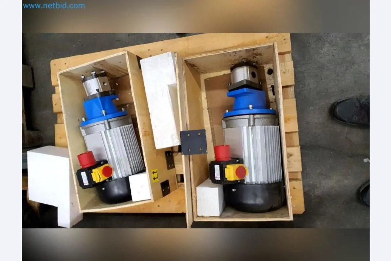 Magazijnliquidatie van een dienstverlenend bedrijf, voertuigen, magazijnuitrusting-1