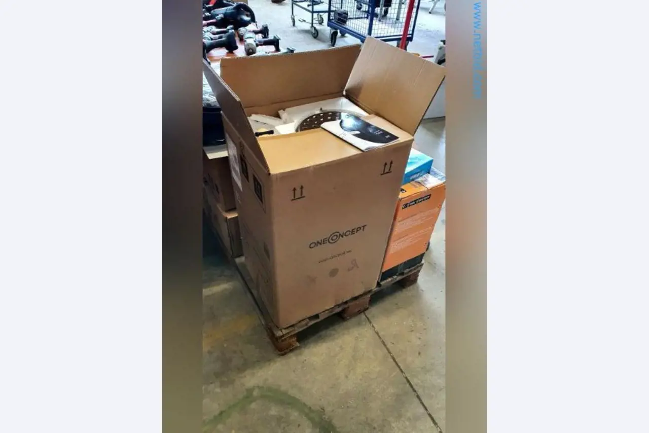 Magazijnliquidatie van een dienstverlenend bedrijf, voertuigen, magazijnuitrusting-1