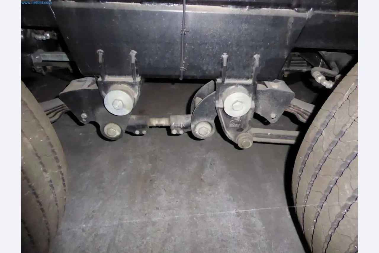 Liquidación de almacén de una empresa de servicios, vehículos, equipos de almacén-8