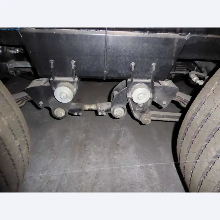 Liquidación de almacén de una empresa de servicios, vehículos, equipos de almacén-8