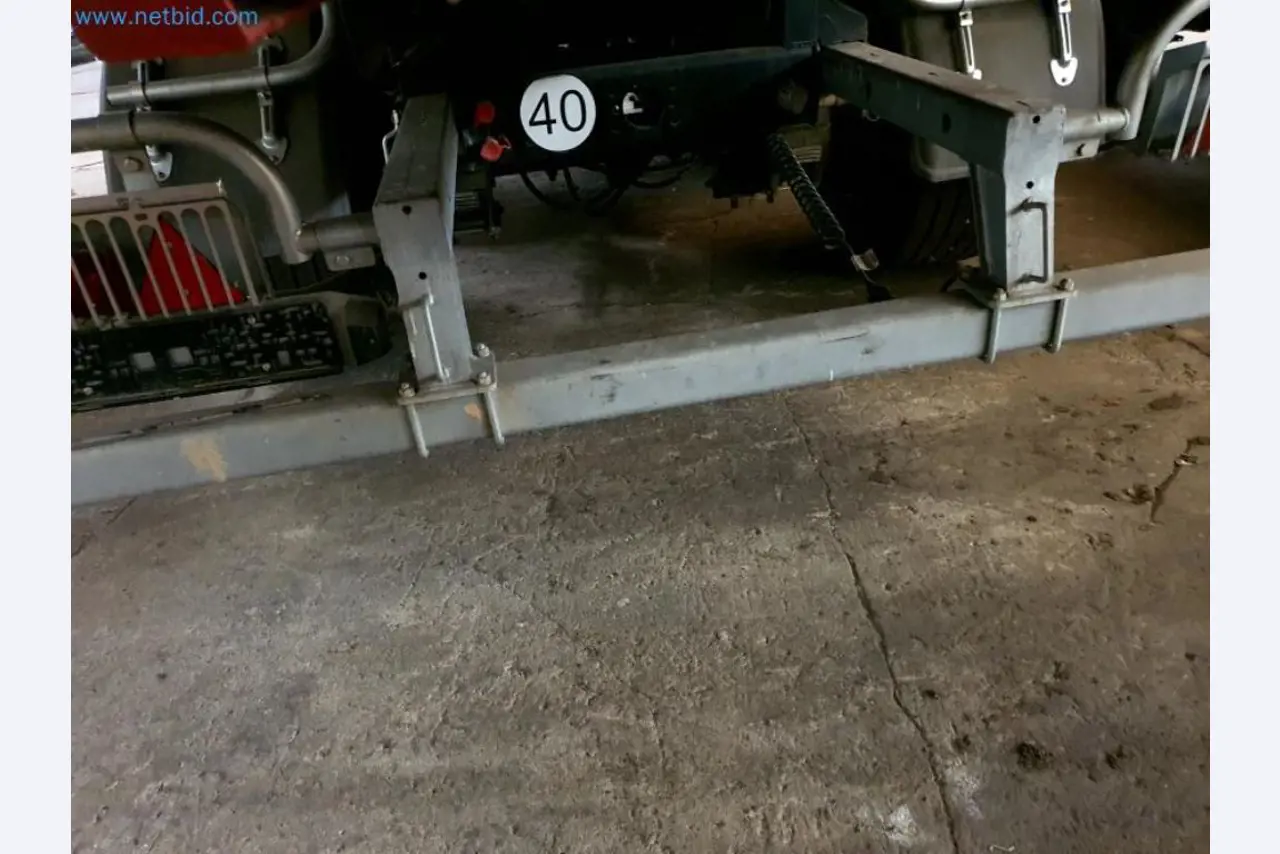 Liquidación de almacén de una empresa de servicios, vehículos, equipos de almacén-16