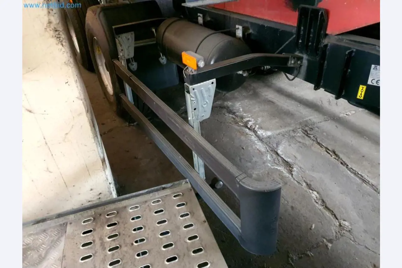 Liquidación de almacén de una empresa de servicios, vehículos, equipos de almacén-21