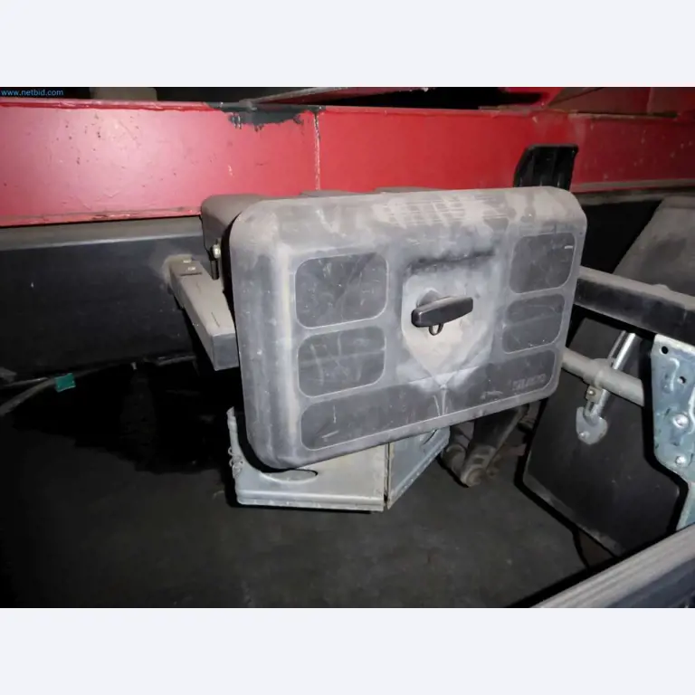 Liquidación de almacén de una empresa de servicios, vehículos, equipos de almacén-2