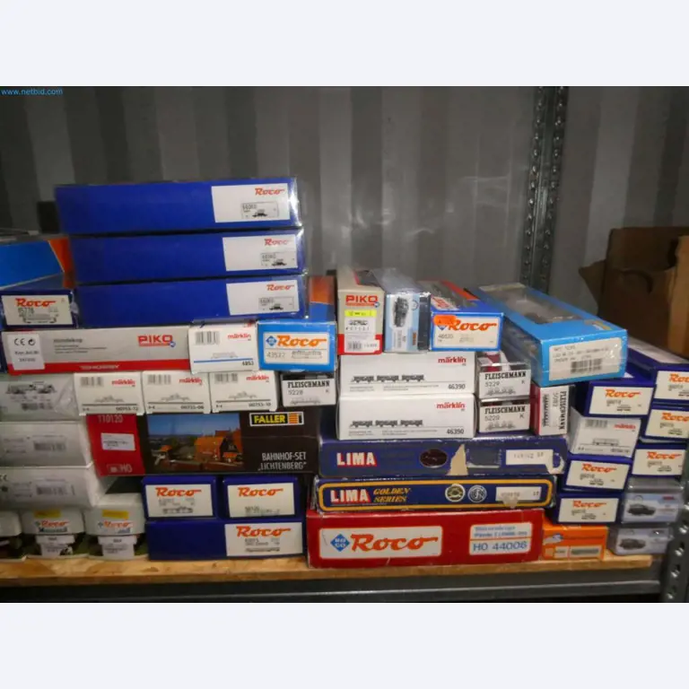 Liquidación de almacén de una empresa de servicios, vehículos, equipos de almacén-10
