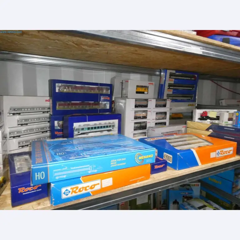 Liquidación de almacén de una empresa de servicios, vehículos, equipos de almacén-12