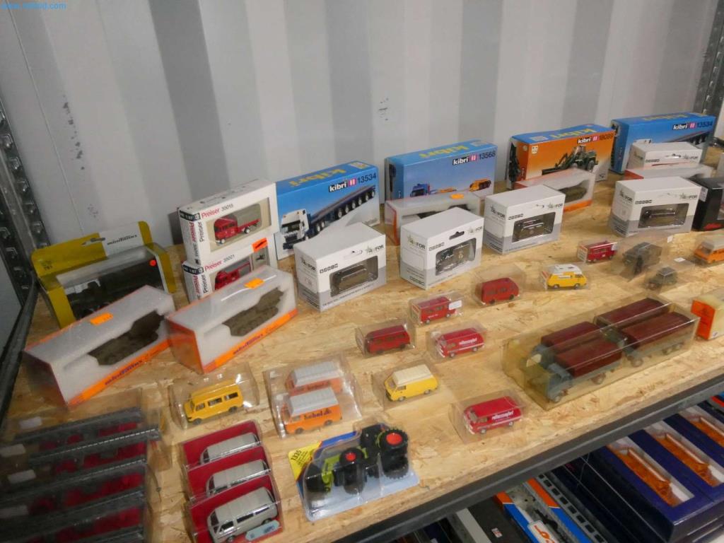 Liquidación de almacén de una empresa de servicios, vehículos, equipos de almacén-16