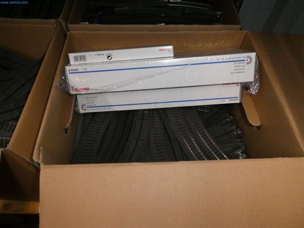 Liquidación de almacén de una empresa de servicios, vehículos, equipos de almacén-19