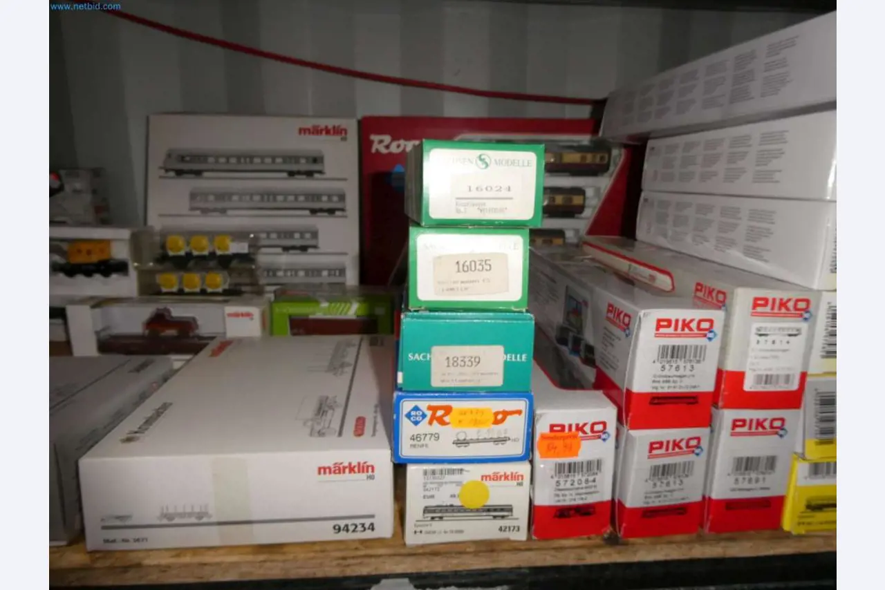 Liquidación de almacén de una empresa de servicios, vehículos, equipos de almacén-3