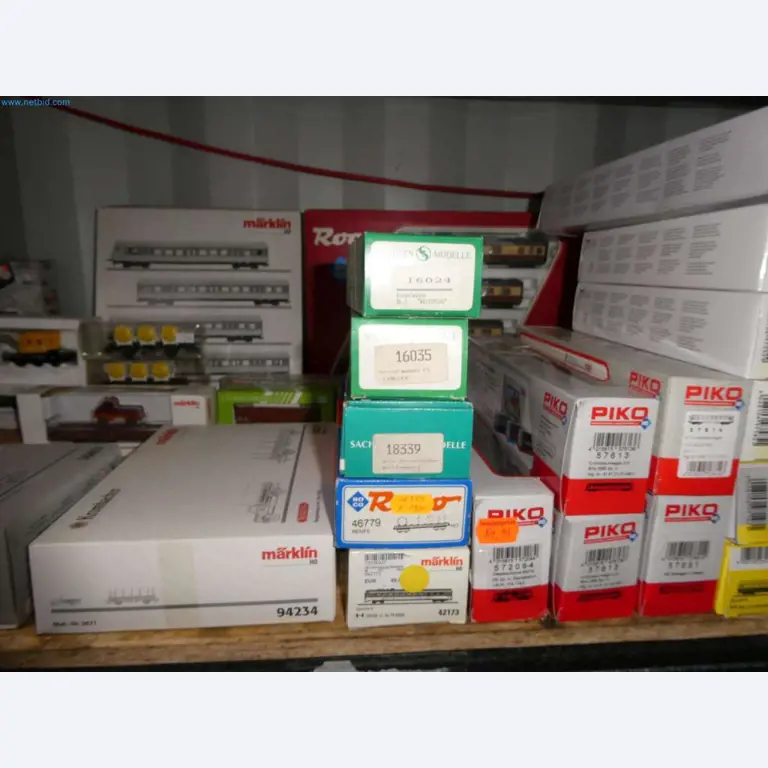Liquidación de almacén de una empresa de servicios, vehículos, equipos de almacén-3
