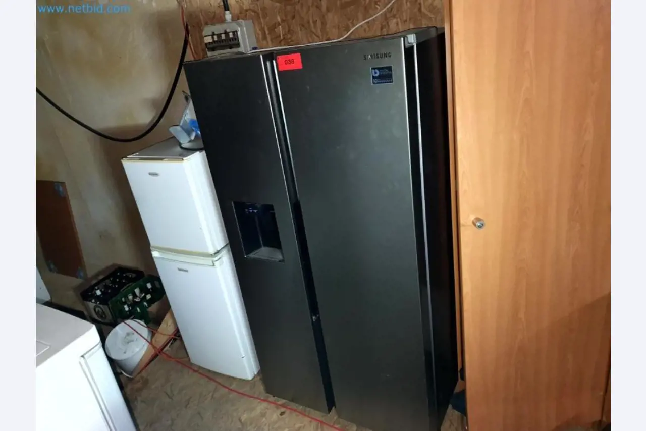 Magazijnliquidatie van een dienstverlenend bedrijf, voertuigen, magazijnuitrusting-1