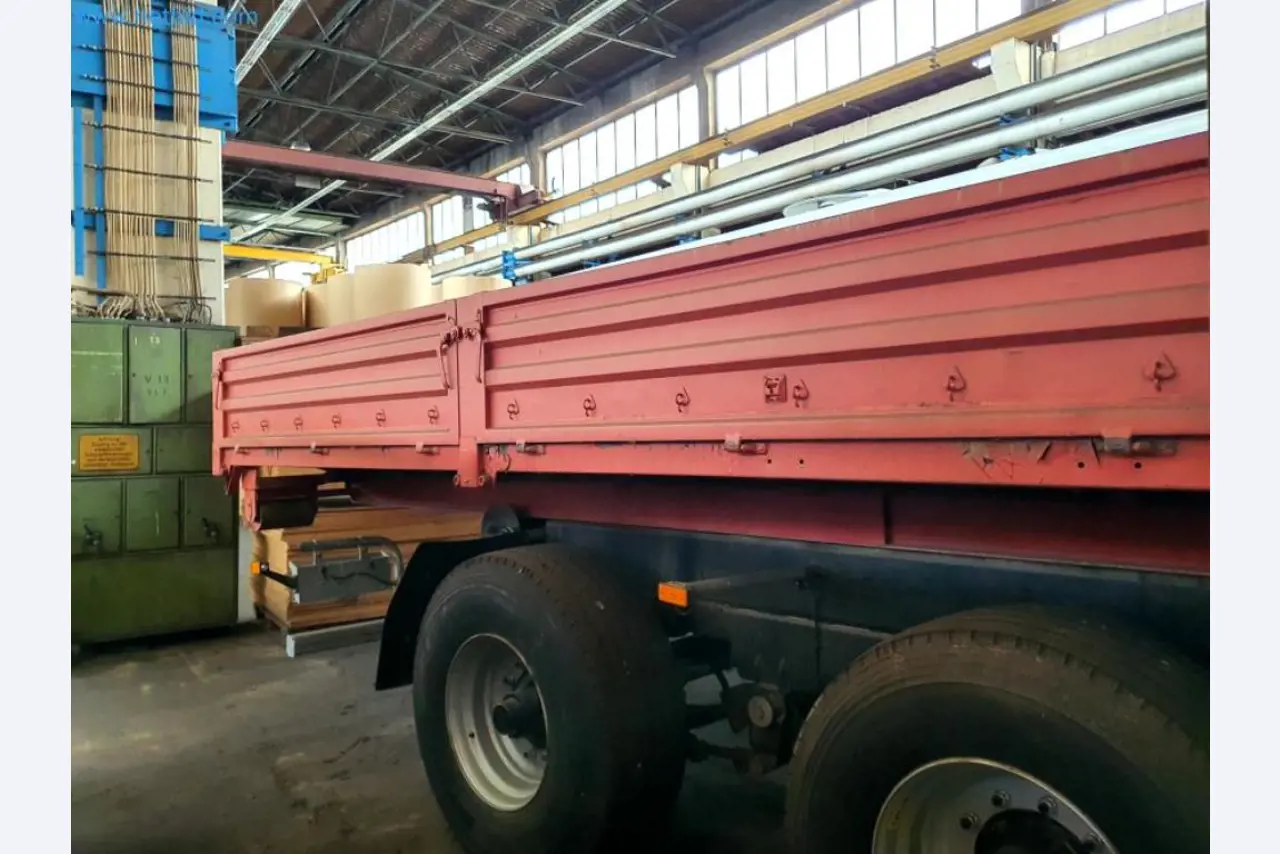 Likwidacja magazynu firmy usługowej, pojazdy, wyposażenie magazynu-7