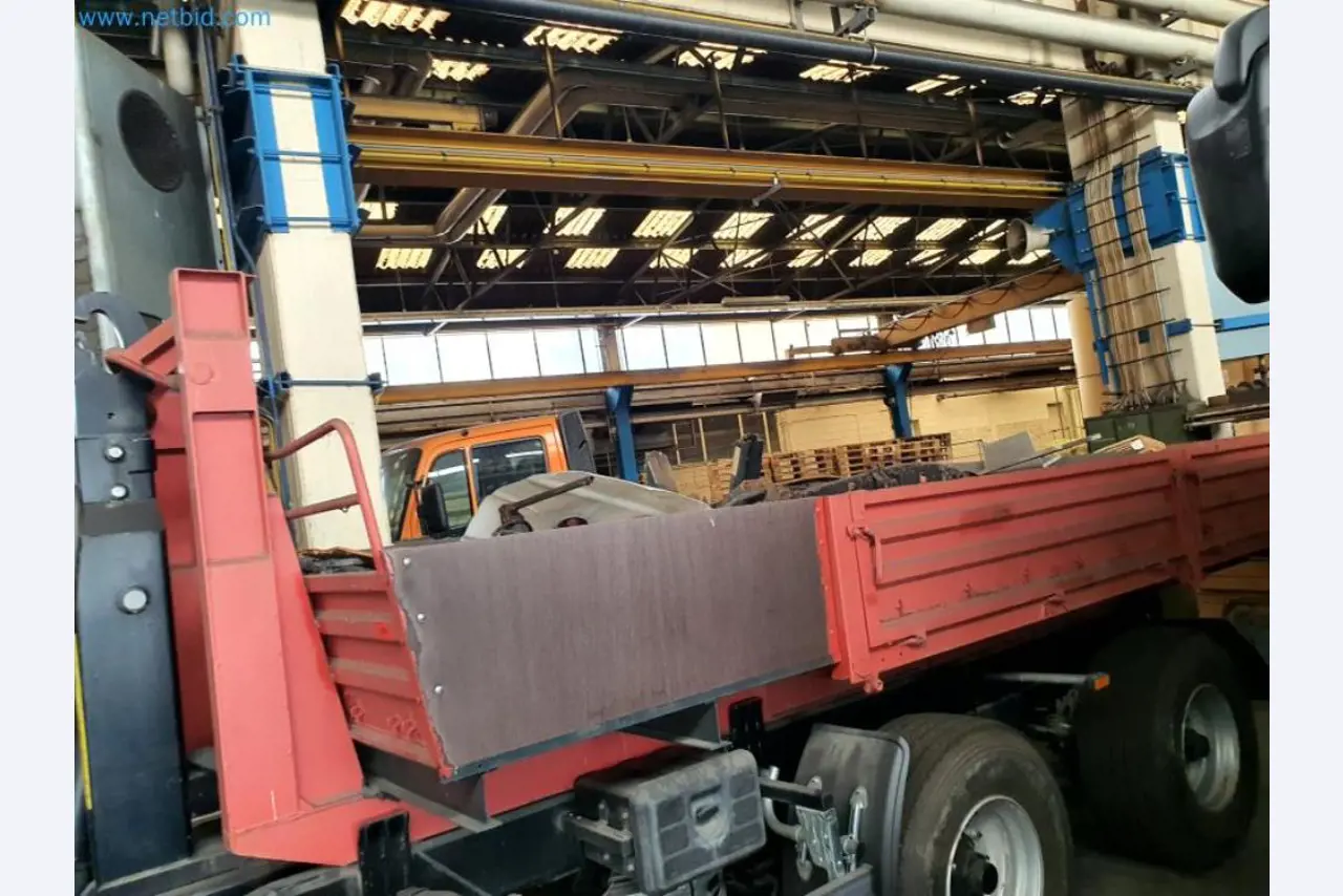 Likwidacja magazynu firmy usługowej, pojazdy, wyposażenie magazynu-3