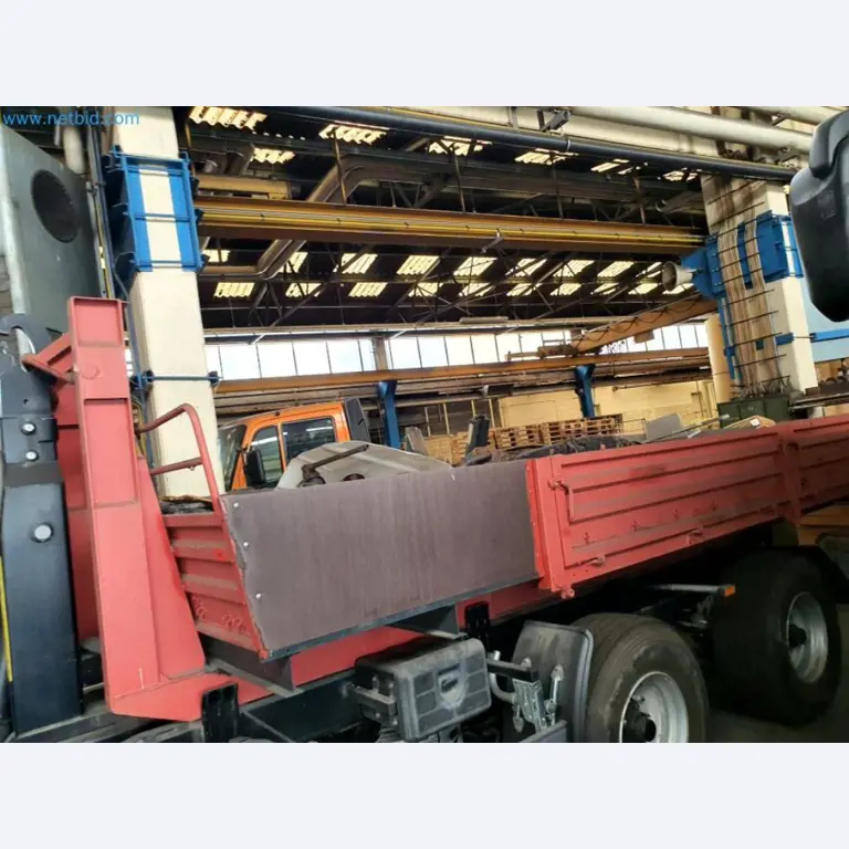 Likwidacja magazynu firmy usługowej, pojazdy, wyposażenie magazynu-3