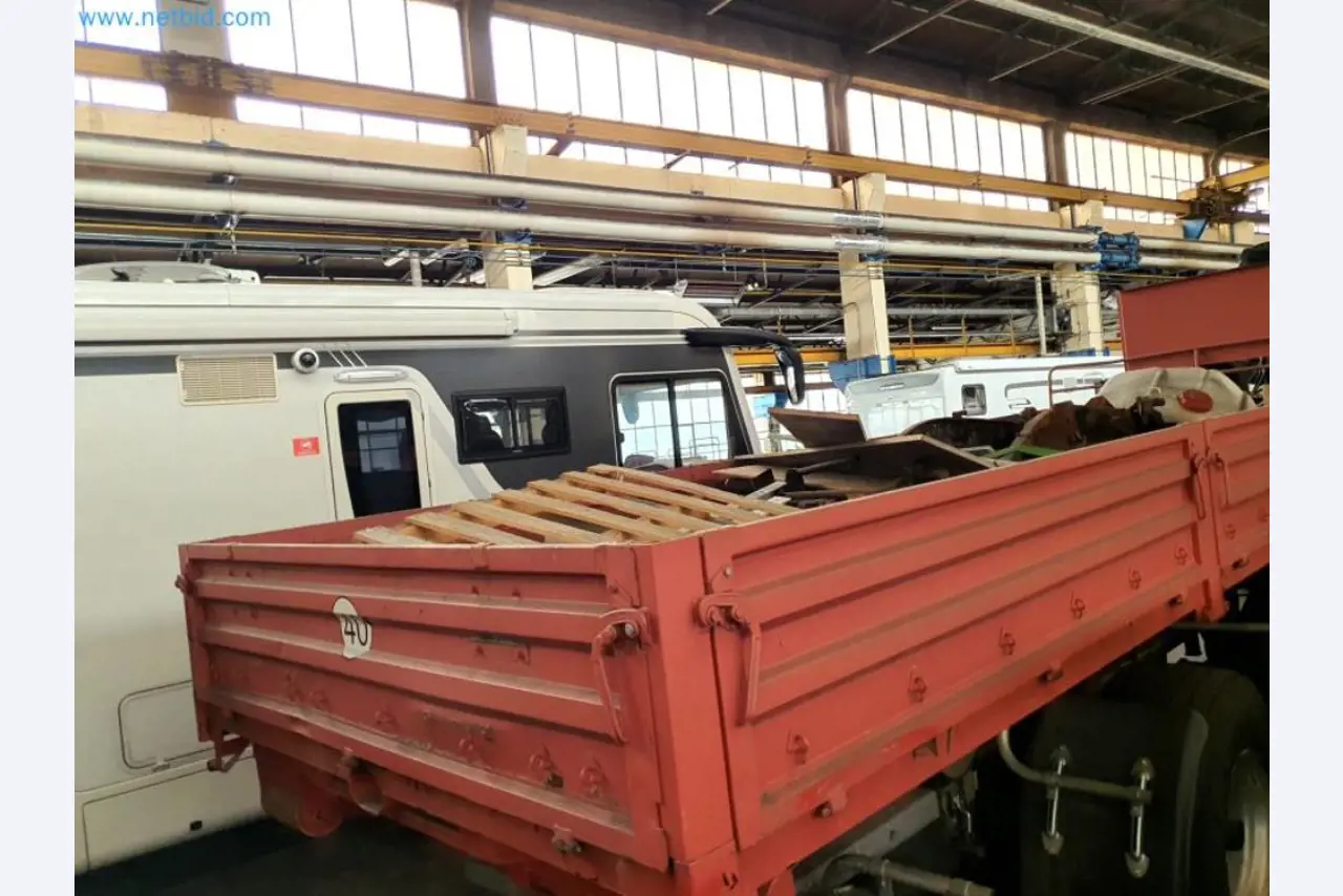 Likwidacja magazynu firmy usługowej, pojazdy, wyposażenie magazynu-5