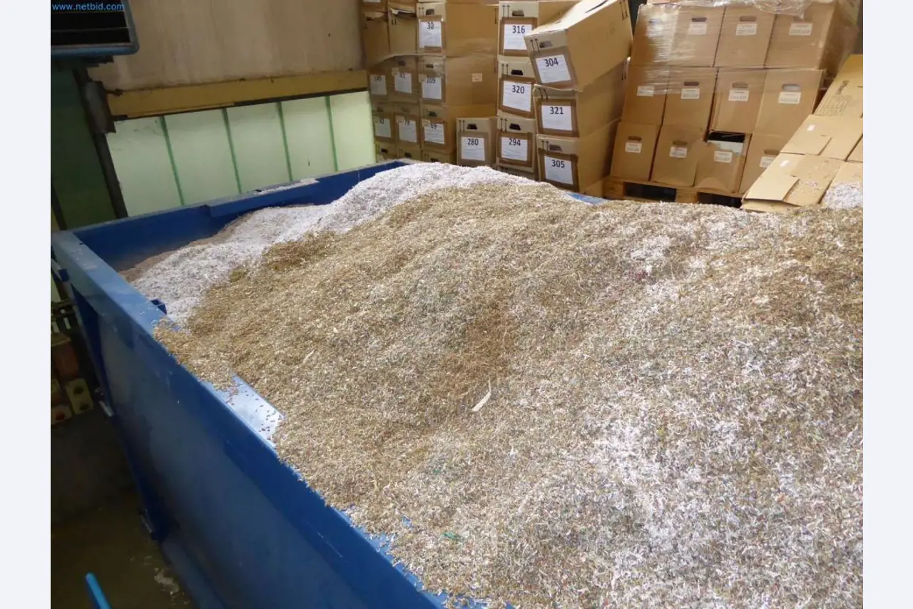 Liquidación de almacén de una empresa de servicios, vehículos, equipos de almacén-3