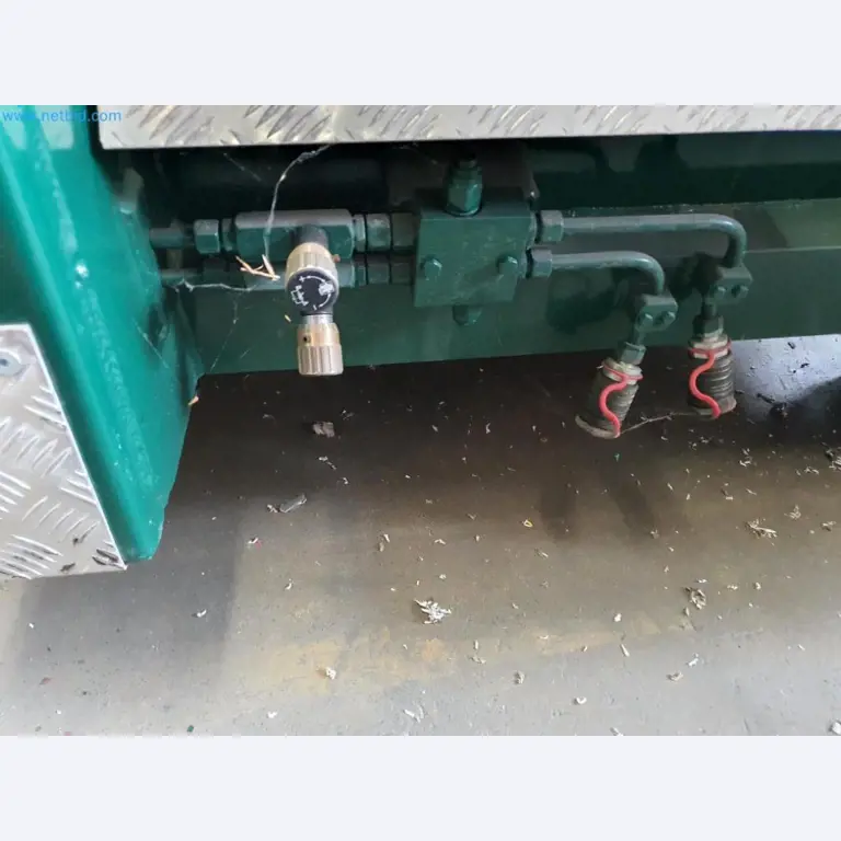 Magazijnliquidatie van een dienstverlenend bedrijf, voertuigen, magazijnuitrusting-5