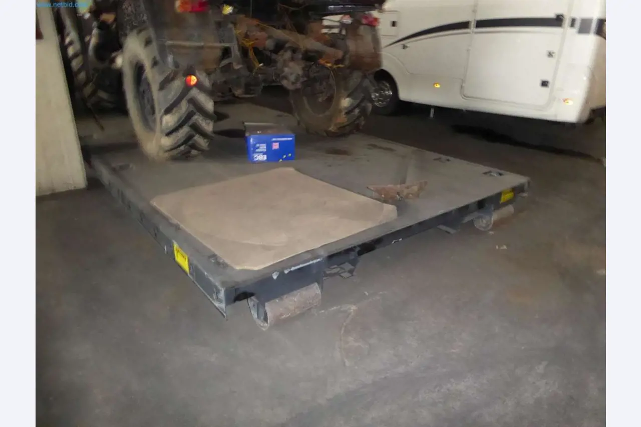 Lagerauflösung eines Dienstleistungsbetriebes, Fahrzeuge, Lagereinrichtung-3