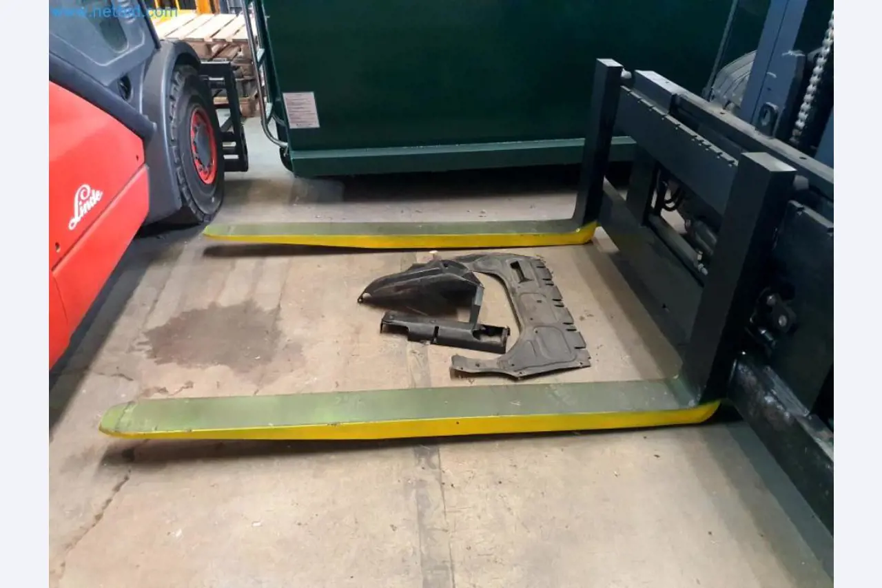 Liquidación de almacén de una empresa de servicios, vehículos, equipos de almacén-11